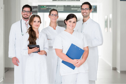 Врачи